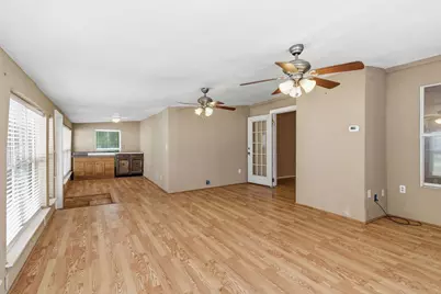311 W 7th Street, Irving, TX 75060 - Photo 7