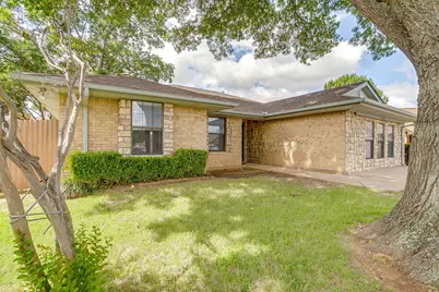 9020 Wessex Court, Fort Worth, TX 76134 - Photo 3