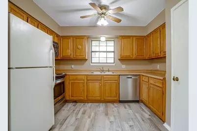 9020 Wessex Court, Fort Worth, TX 76134 - Photo 9