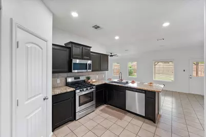 8333 Muddy Creek Drive, Fort Worth, TX 76131 - Photo 5