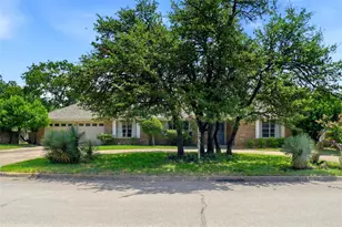 5920 Diamond Oaks Dr S, Haltom City, TX 76117 - Photo 5
