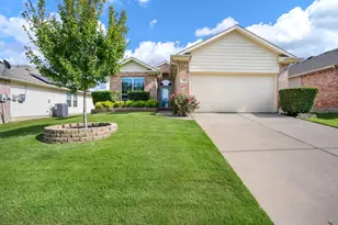 817 Rio Bravo Dr, Fort Worth, TX 76052 - Photo 1