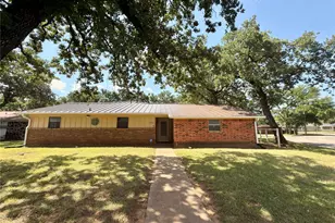 2900 SE 6th Street SE, Mineral Wells, TX 76067 - Photo 1