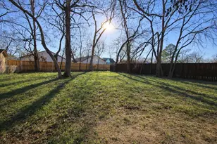 415 W 7th St, Bonham, TX 75418 - Photo 15