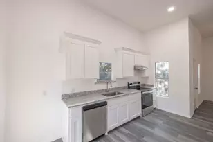 415 W 7th St, Bonham, TX 75418 - Photo 9