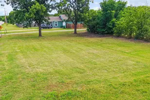 404 SE 9th Ave, Mineral Wells, TX 76067 - Photo 1
