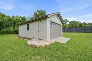 140 Buckingham Ct, Weatherford, TX 76088 - Photo 5