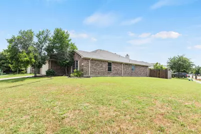112 Bridlewood Street, Azle, TX 76020 - Photo 3