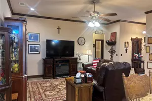 310 Donna Cir, Granbury, TX 76049 - Photo 5