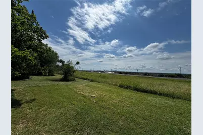 225 Half Moon Way, Runaway Bay, TX 76426 - Photo 3