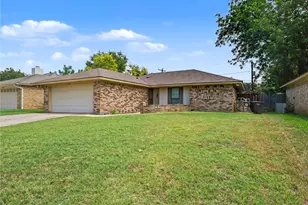 7325 S Meadow Dr E, Fort Worth, TX 76133 - Photo 1