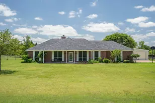 697 Meadowview Cir, Van Alstyne, TX 75495 - Photo 1
