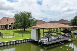 1011 Sunset Bay Ct, Granbury, TX 76048 - Photo 3
