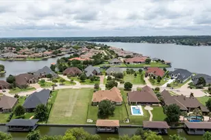1011 Sunset Bay Ct, Granbury, TX 76048 - Photo 33