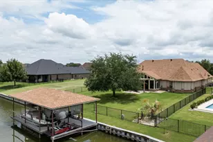 1011 Sunset Bay Ct, Granbury, TX 76048 - Photo 31
