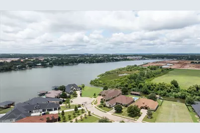 1011 Sunset Bay Court, Granbury, TX 76048 - Photo 35