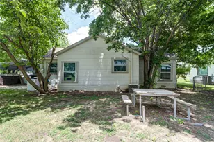 307 N Miller St, Decatur, TX 76234 - Photo 9