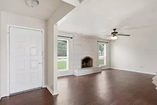 1373 Oakbluff Dr, Lancaster, TX 75146 - Photo 5