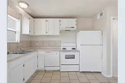 1373 Oakbluff Drive, Lancaster, TX 75146 - Photo 9