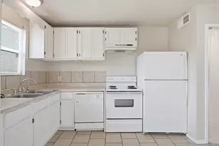 1373 Oakbluff Dr, Lancaster, TX 75146 - Photo 9