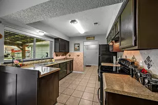 2813 Naples Dr, Garland, TX 75040 - Photo 9