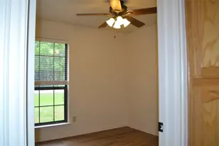 525 W Lloyd St, Krum, TX 76249 - Photo 19