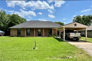 525 W Lloyd St, Krum, TX 76249 - Photo 1