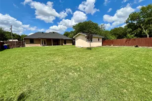 525 W Lloyd St, Krum, TX 76249 - Photo 13