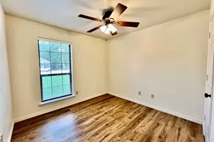 525 W Lloyd St, Krum, TX 76249 - Photo 9