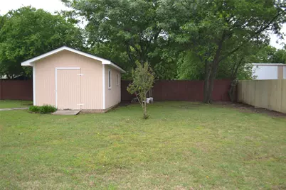 525 W Lloyd Street, Krum, TX 76249 - Photo 31