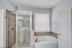 9718 Wolf Creek Dr, Irving, TX 75063 - Photo 11