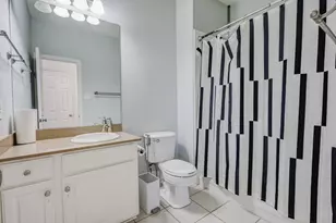 9718 Wolf Creek Dr, Irving, TX 75063 - Photo 15