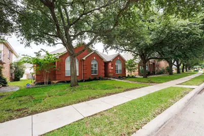 9718 Wolf Creek Drive, Irving, TX 75063 - Photo 3