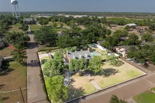 1002 E Lindsey St, Breckenridge, TX 76424 - Photo 5