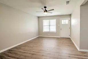 327 W McKinney St, Pilot Point, TX 76258 - Photo 7
