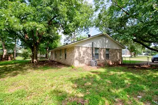 327 W McKinney St, Pilot Point, TX 76258 - Photo 23