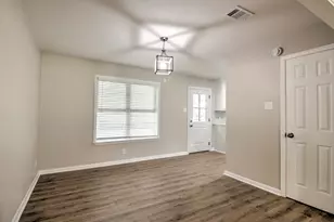 327 W McKinney St, Pilot Point, TX 76258 - Photo 9