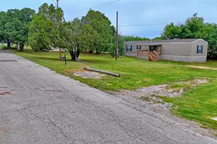 504 Fannin St, Nocona, TX 76255 - Photo 13