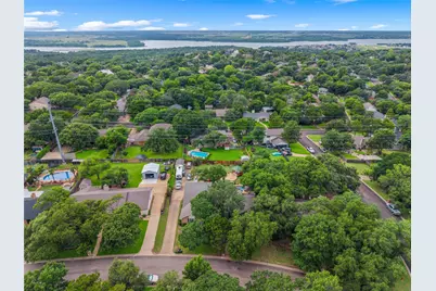 9913 Burgundy Lane, Woodway, TX 76712 - Photo 31