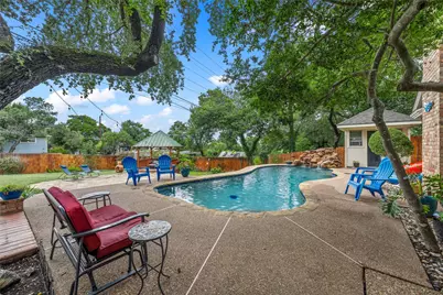 9913 Burgundy Lane, Woodway, TX 76712 - Photo 25