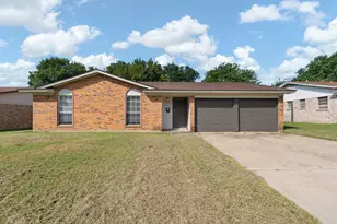 541 Sandra Ln, Burleson, TX 76028 - Photo 3