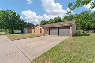 541 Sandra Ln, Burleson, TX 76028 - Photo 1