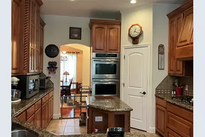 8803 Hampton South Court, Granbury, TX 76049 - Photo 9