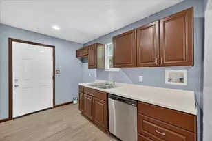 601 Royal St, Cleburne, TX 76031 - Photo 7