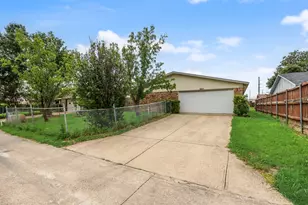 2933 Silverdale Ln, Garland, TX 75044 - Photo 21