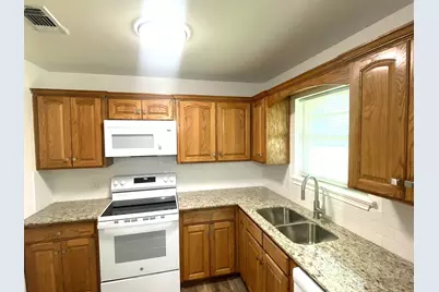 505 Red Springs Avenue, Mt Pleasant, TX 75455 - Photo 5