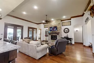 1012 Catalina Bay Blvd, Granbury, TX 76048 - Photo 5