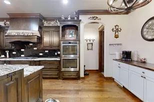 1012 Catalina Bay Blvd, Granbury, TX 76048 - Photo 9