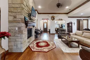 1012 Catalina Bay Blvd, Granbury, TX 76048 - Photo 5