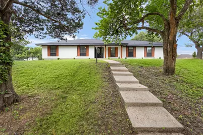 102 Pecan Lane, Oak Leaf, TX 75154 - Photo 1